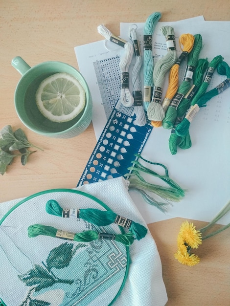 przykładowe hafty przedstawione obok siebie